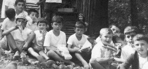 Un gruppo di ragazzi, negli anni '60